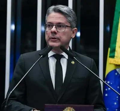Senador Alessandro Vieira rebate Lula sobre acordo na votação da dosimetria