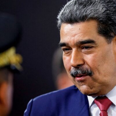 Trump alerta para fechamento do espaço aéreo venezuelano em meio a tensões