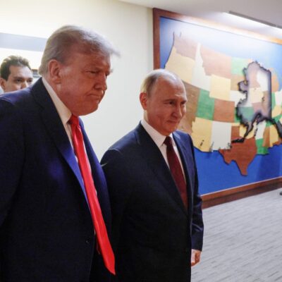 Trump diz ter conversado produtivamente com Putin antes de encontro com Zelensky