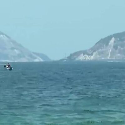 Ultraleve cai no mar de Copacabana; resgate mobiliza equipes no local