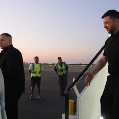Zelenski chega à Flórida para reunião com Trump sobre plano de paz na Ucrânia