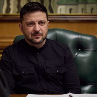 Zelensky discute com EUA novas estratégias para paz na guerra contra Rússia