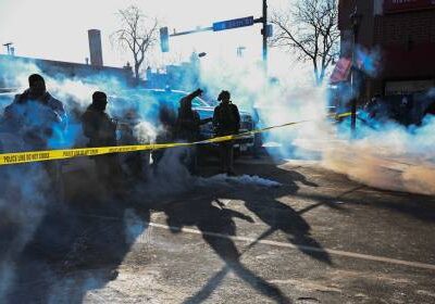 Agentes do ICE matam uma pessoa a tiros durante protesto em Minneapolis