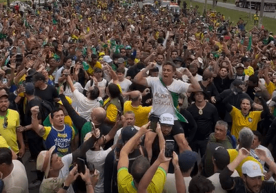 Ato em Brasília liderado por Nikolas reúne aliados de Bolsonaro