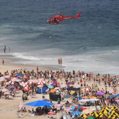 Bombeiros buscam adolescente desaparecido no mar em Copacabana