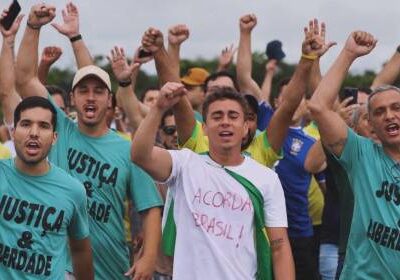 Caminhada de Nikolas Ferreira prejudica possível prisão domiciliar de Bolsonaro