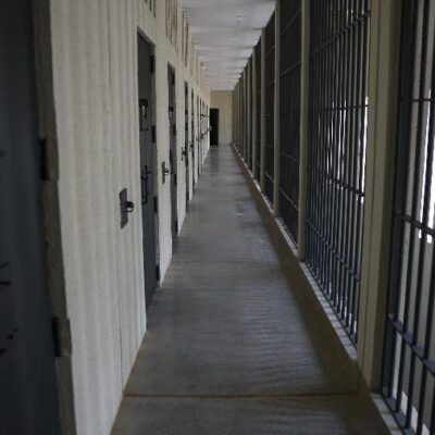 Celas na Papuda têm superlotação; Bolsonaro está só em cela maior na Papudinha