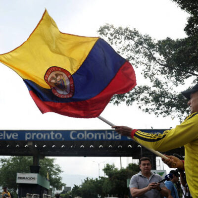 Colômbia prepara estado de emergência na fronteira com Venezuela após ataques dos EUA