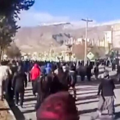 Crítica ao silêncio da esquerda sobre protestos no Irã e luta por liberdade