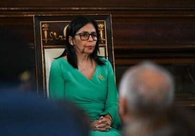 Delcy Rodríguez assume governo interino da Venezuela sob intensa pressão