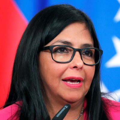 Delcy Rodríguez assume presidência interina da Venezuela após sequestro de Maduro