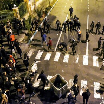 EUA aplicam sanções a iranianos ligados à repressão de protestos