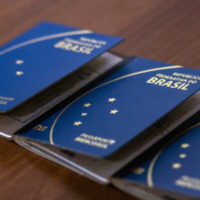 EUA suspendem emissão de vistos para Brasil e mais 74 países