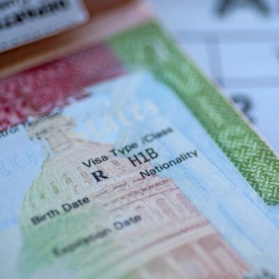 EUA suspendem vistos de imigração para cidadãos de 75 países, incluindo Brasil