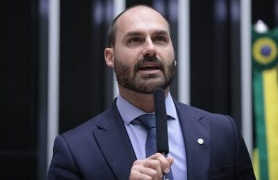 Eduardo Bolsonaro será obrigado a retornar ao cargo na Polícia Federal após cassação de mandato