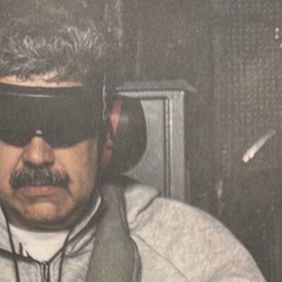 Em audiência em NY, Nicolás Maduro se declara inocente e mantém presidência da Venezuela