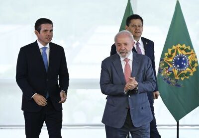 Especialistas apontam veto de Lula à dosimetria como motivo para ausência de líderes em ato do 8 de janeiro