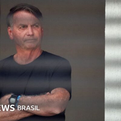 Ex-presidente Bolsonaro sofre queda e bate a cabeça na prisão em Brasília