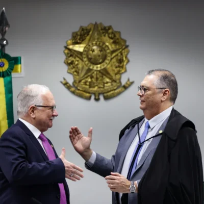 Fachin busca diálogo com ministros do STF diante de críticas à Corte