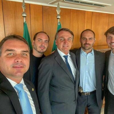 Filhos de Bolsonaro criticam Lula e defendem ex-presidente após queda de Maduro