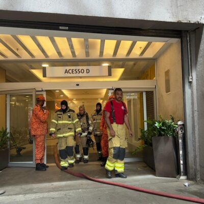 Fumaça e interdição marcam o dia após incêndio no Shopping Tijuca