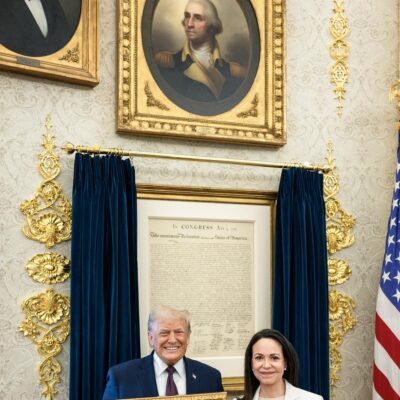 Fundação Nobel reafirma vínculo permanente entre prêmio e laureados após doação de medalha