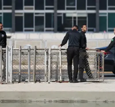 Governo Lula reinstala grades no Palácio do Planalto para prevenir protestos