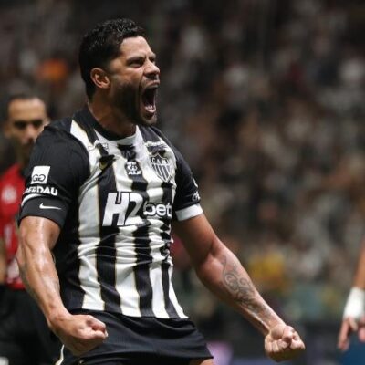 Hulk faz golaço e Atlético-MG vira sobre Cruzeiro no Mineiro