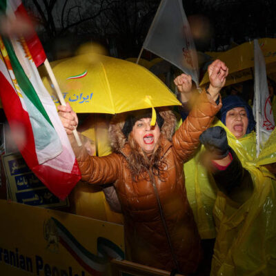 Irã ameaça retaliar ataques dos EUA e Israel amid protestos internos