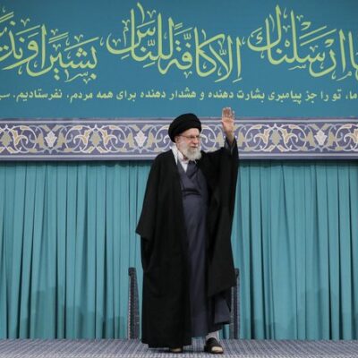 Khamenei culpa EUA e Israel por mortes nos protestos no Irã