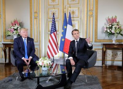 Macron critica políticas comerciais e ambições imperiais em Davos