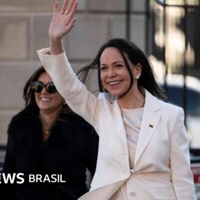 María Corina Machado entrega medalha do Nobel a Trump em encontro histórico