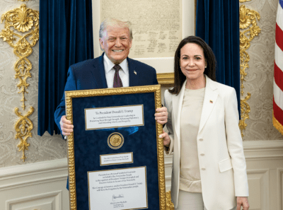 María Corina Machado entrega medalha do Nobel da Paz a Trump na Casa Branca