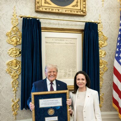 María Corina Machado oferece medalha do Nobel da Paz a Trump em encontro na Casa Branca