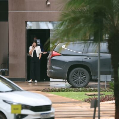 Michelle Bolsonaro diz que ex-presidente caiu e bateu a cabeça na cela