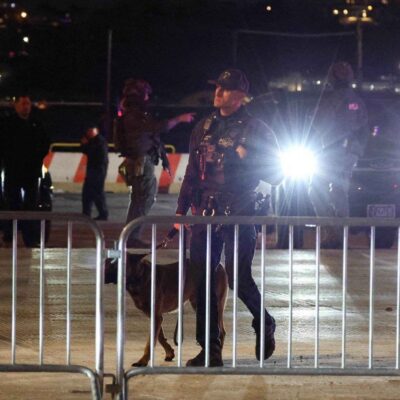 Nicolás Maduro chega algemado a Nova York após prisão nos EUA