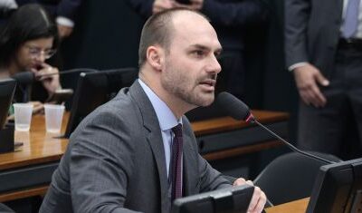 PF determina retorno imediato de Eduardo Bolsonaro ao cargo de escrivão
