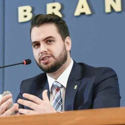 PF prende Filipe Martins, ex-assessor de Bolsonaro, por desrespeito a medidas cautelares