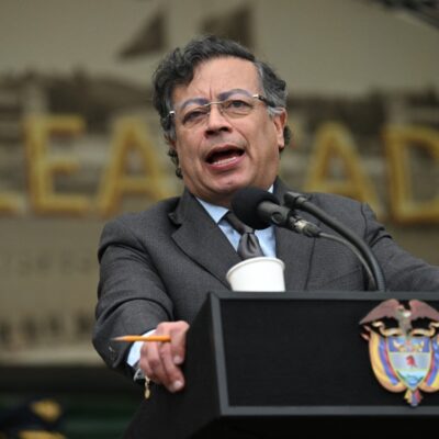 Petro afirma estar disposto a pegar em armas após ameaças de Trump à Colômbia