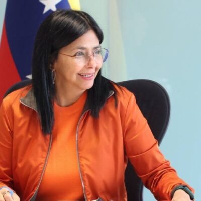 Presidente interina da Venezuela tem forte ligação com setor petroleiro e Chevron