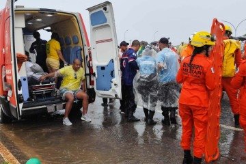 Raio atinge apoiadores durante caminhada de Nikolas Ferreira no DF