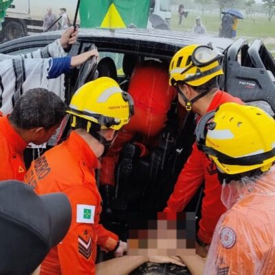 Raio atinge ato pró-Bolsonaro em Brasília e deixa manifestantes feridos