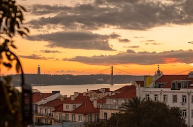 Socialista Seguro e líder de extrema direita Ventura vão para segundo turno em Portugal