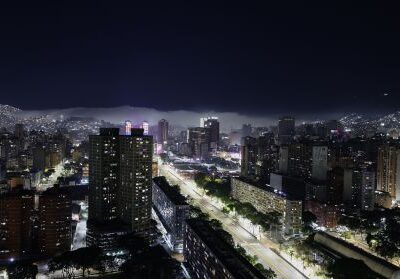 Tiros e disparos antiaéreos ocorrem perto do Palácio Miraflores em Caracas