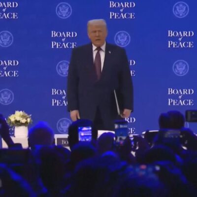 Trump afirma que Conselho de Paz pode se unir às Nações Unidas em Davos