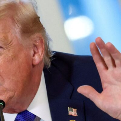 Trump ameaça tarifas para forçar compra da Groenlândia e pressiona UE