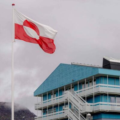 Trump avalia compra da Groenlândia e não descarta ação militar, diz Casa Branca