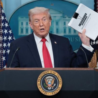 Trump comenta sobre intenção de adquirir a Groenlândia em coletiva