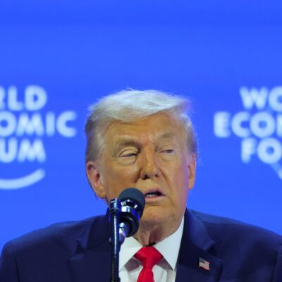 Trump defende compra da Groenlândia e critica Europa em Davos