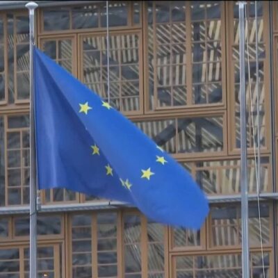 Trump divulga mensagem de Macron sobre divergência na Groenlândia e reunião do G7